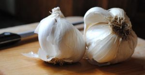 Garlic Side Effects: Keep These 8 Potential Side Effects in Mind !